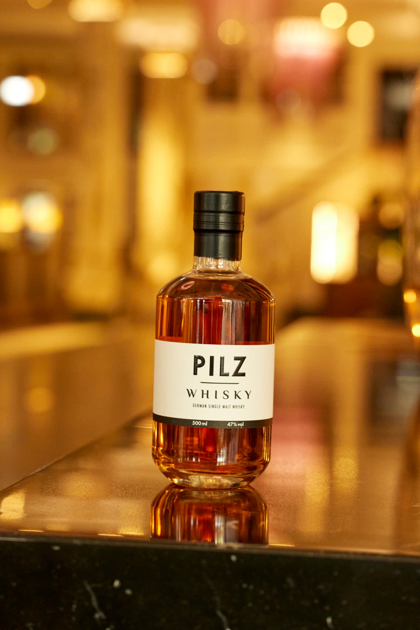 Pilz Whisky Flasche im Hotel