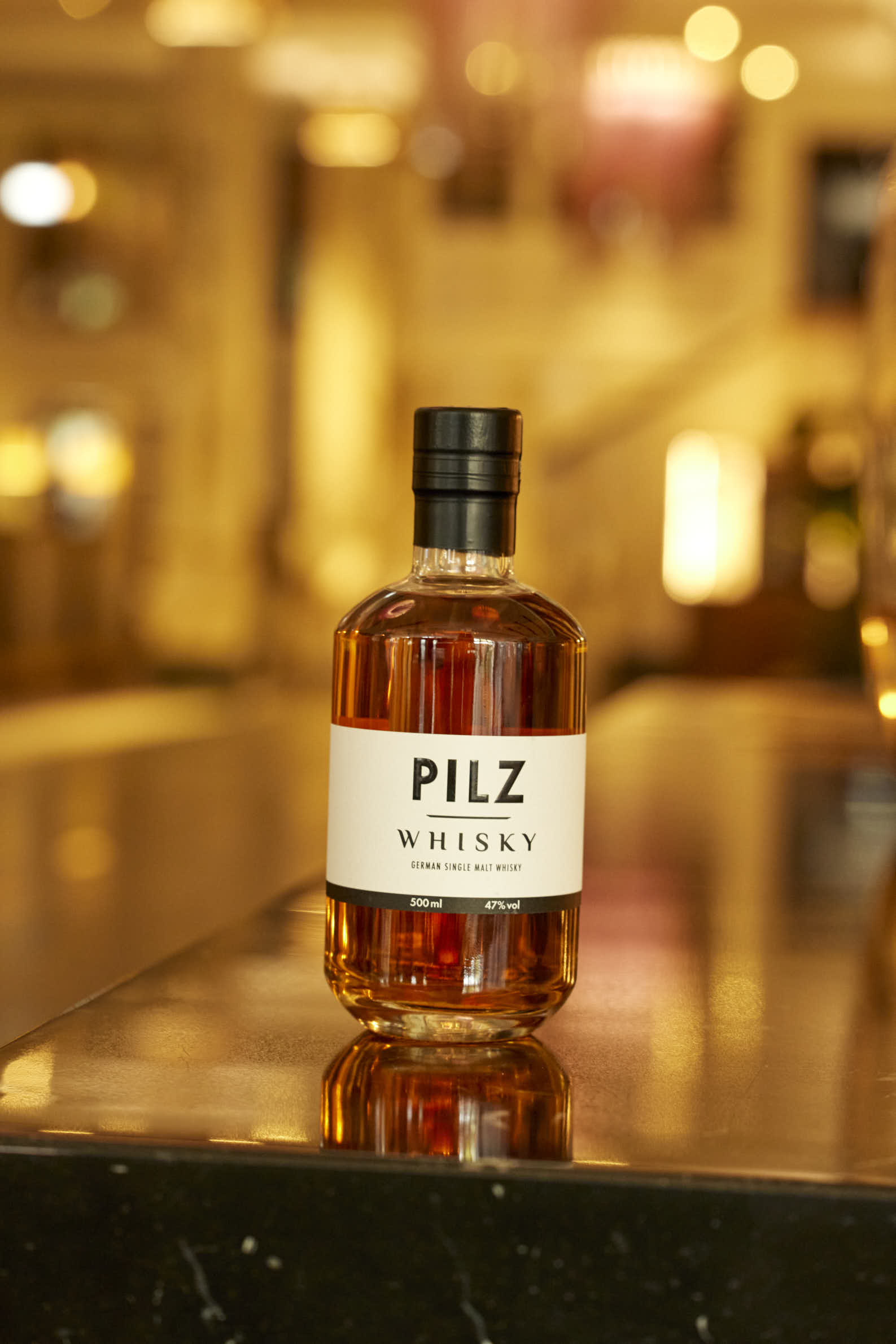Pilz Whisky Flasche im Hotel